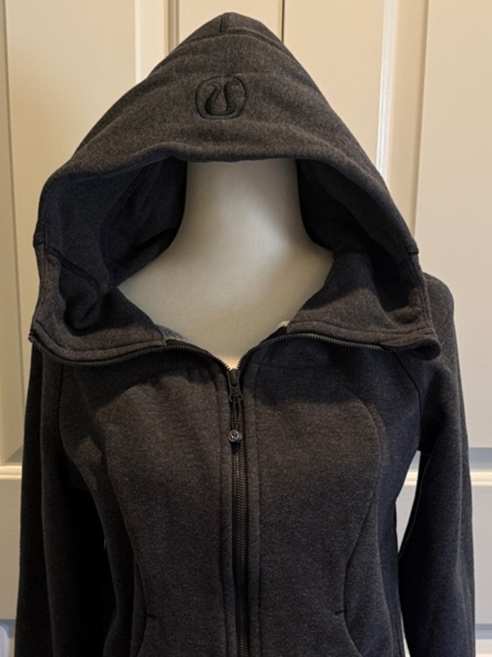 lululemon athletica Women’s Charcoal Scuba Hoodie Size 8